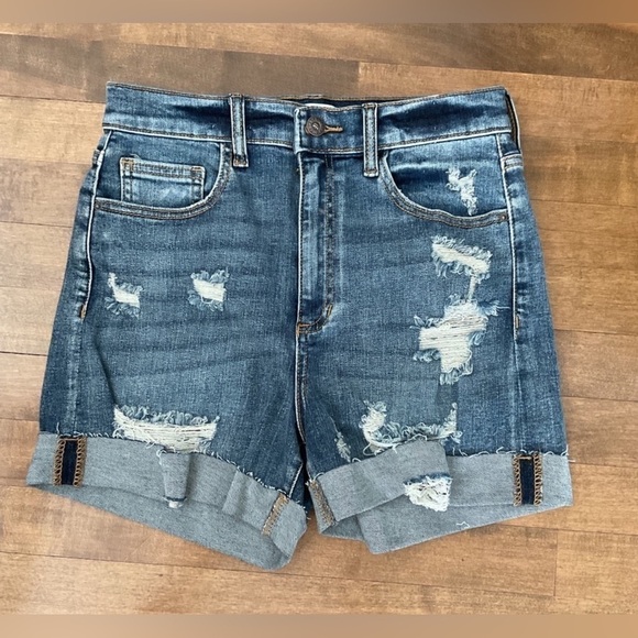 Sneak Peak High-rise Distressed Denim Shorts NWOT - Picture 1 of 6